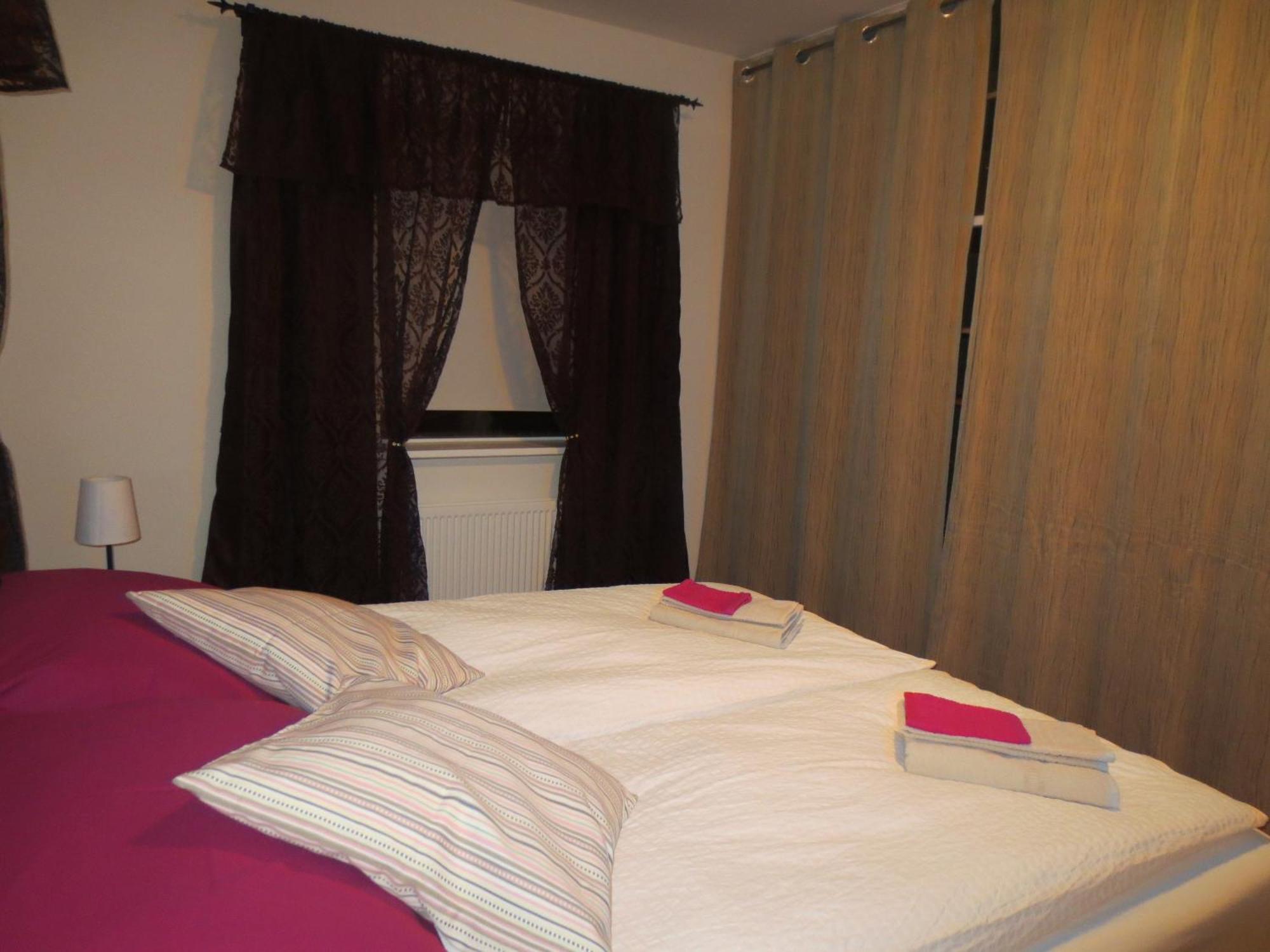 Teigur Guesthouse أكرانيس الغرفة الصورة